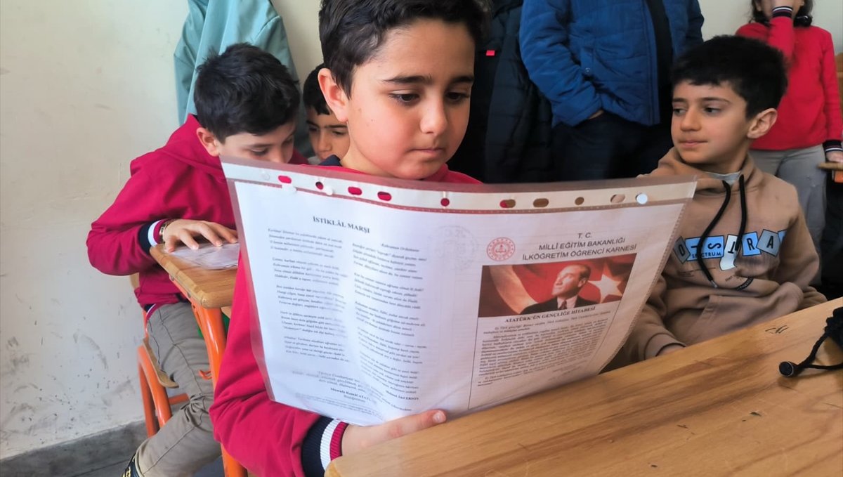 Malatya'da öğrenciler karne heyecanı yaşadı