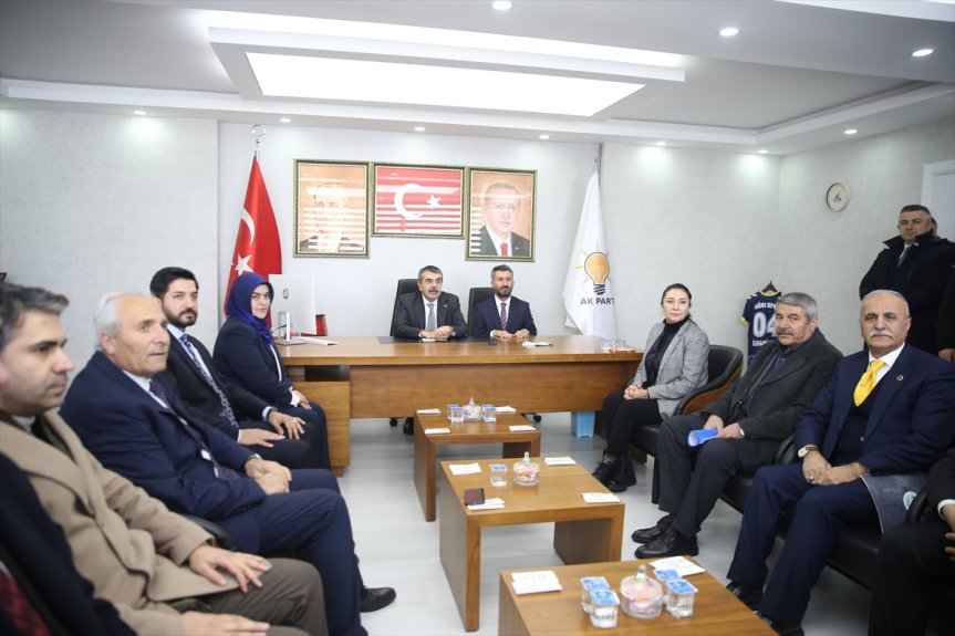 Bakan Tekin AK Parti Ağrı İl Başkanı İlhami Yıldız ile görüştü