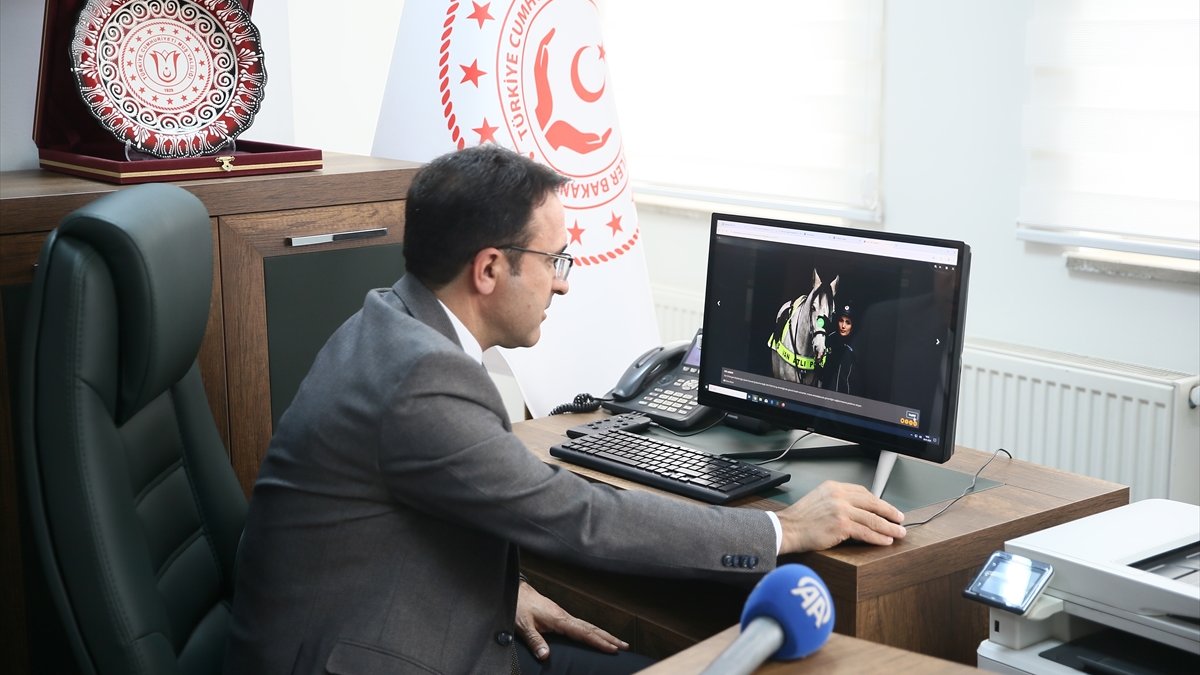 Muş Aile ve Sosyal Hizmetler İl Müdürü Kırtay, AA'nın Yılın Kareleri oylamasına katıldı