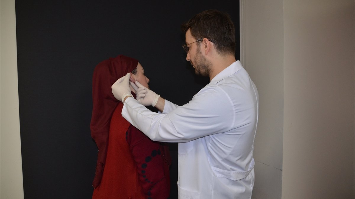 Muş'ta kulağında keloid oluşan hasta, ameliyatla sağlığına kavuştu