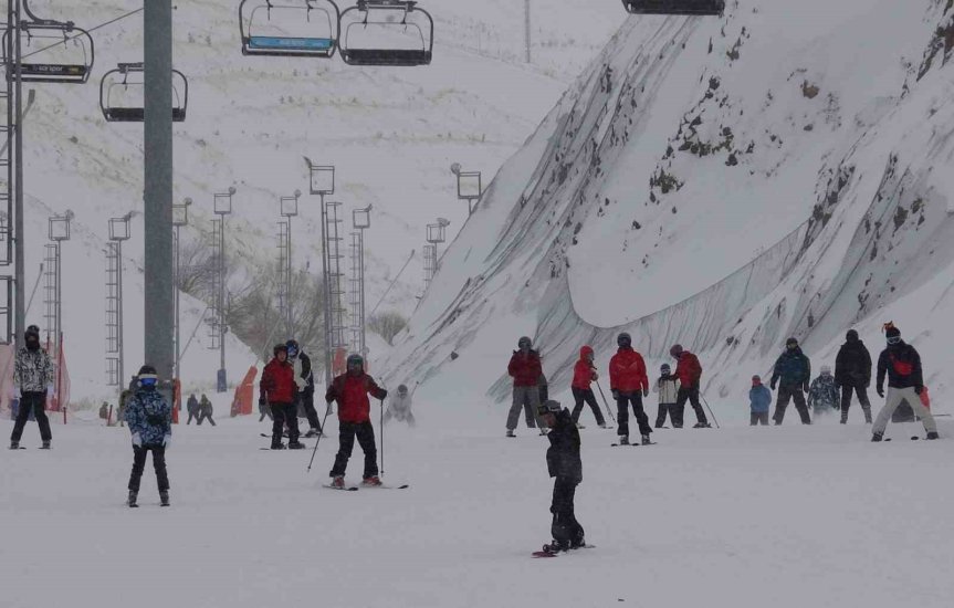 Sömestir tatilinde Palandöken Kayak Merkezi