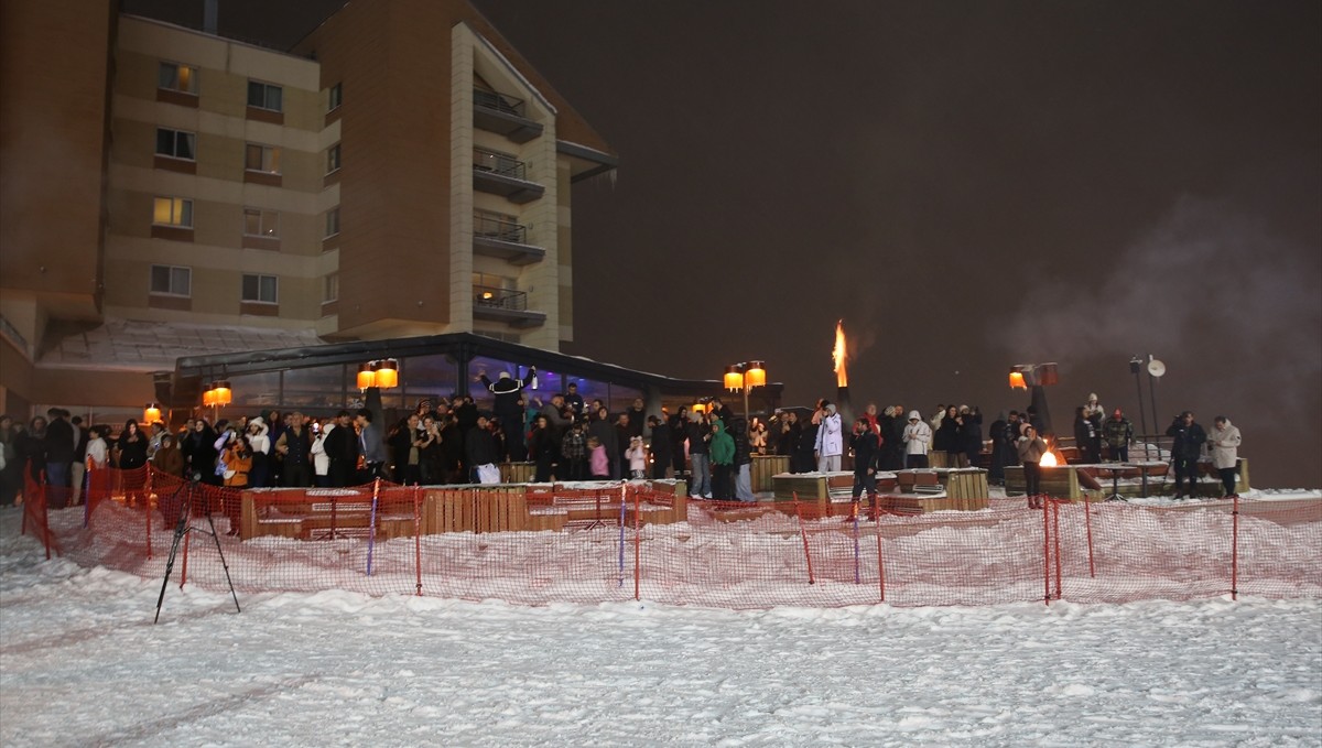 Palandöken ve Sarıkamış kayak merkezlerinde yeni yıl coşkusu