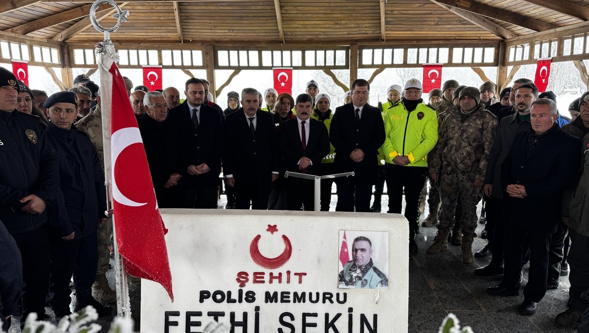 Şehit polis Fethi Sekin Elazığ'da kabri başında anıldı