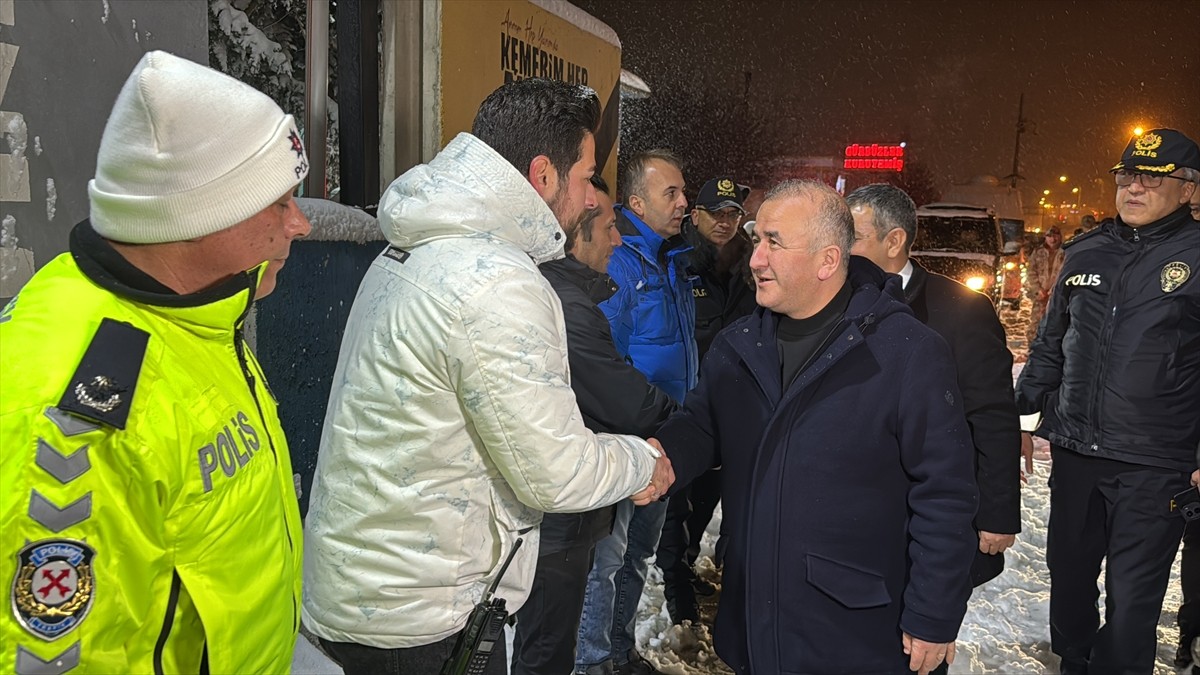 Siirt ve Elazığ'da valilerden yılbaşı gecesi görev yapan personele ziyaret