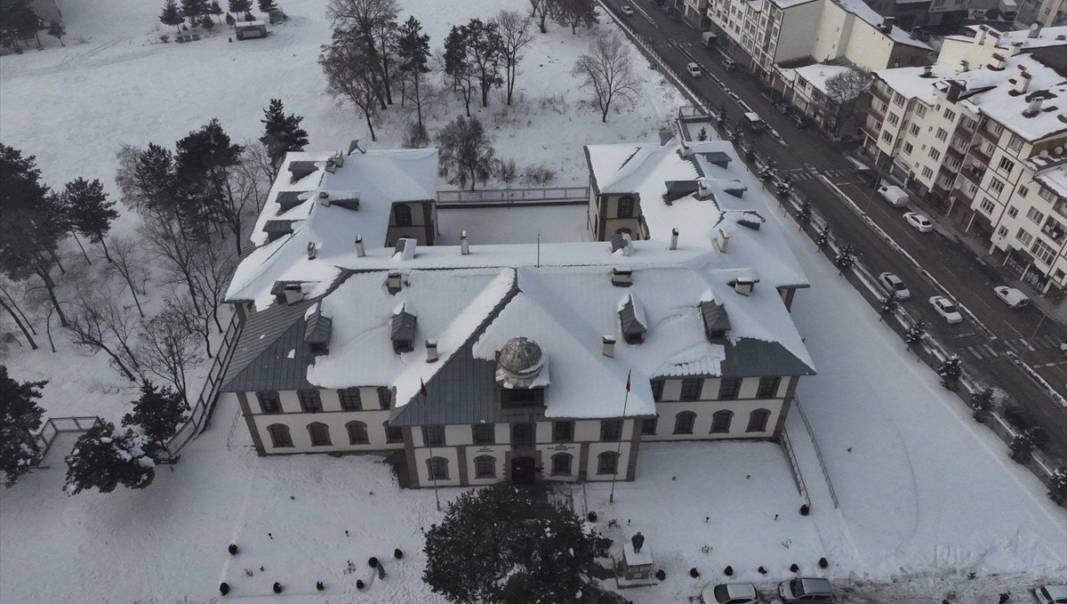 Tarihi Erzurum Kongre binası depreme dayanıklı olmadığı gerekçesiyle ziyarete kapatıldı