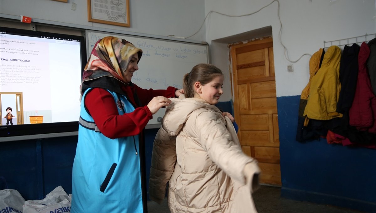 TDV Kış Kampanyası kapsamında ülke genelindeki ihtiyaç sahiplerine yardımlarını sürdürüyor
