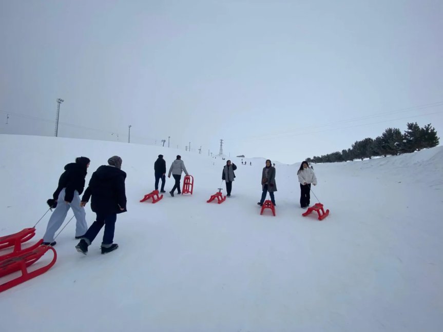 Tutak Kaymakamlığı himayesinde Küpkıran Kayak Merkezi