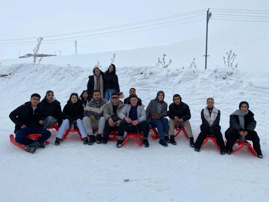 Tutak Kaymakamlığı himayelerinde Küpkıran Kayak Merkezi