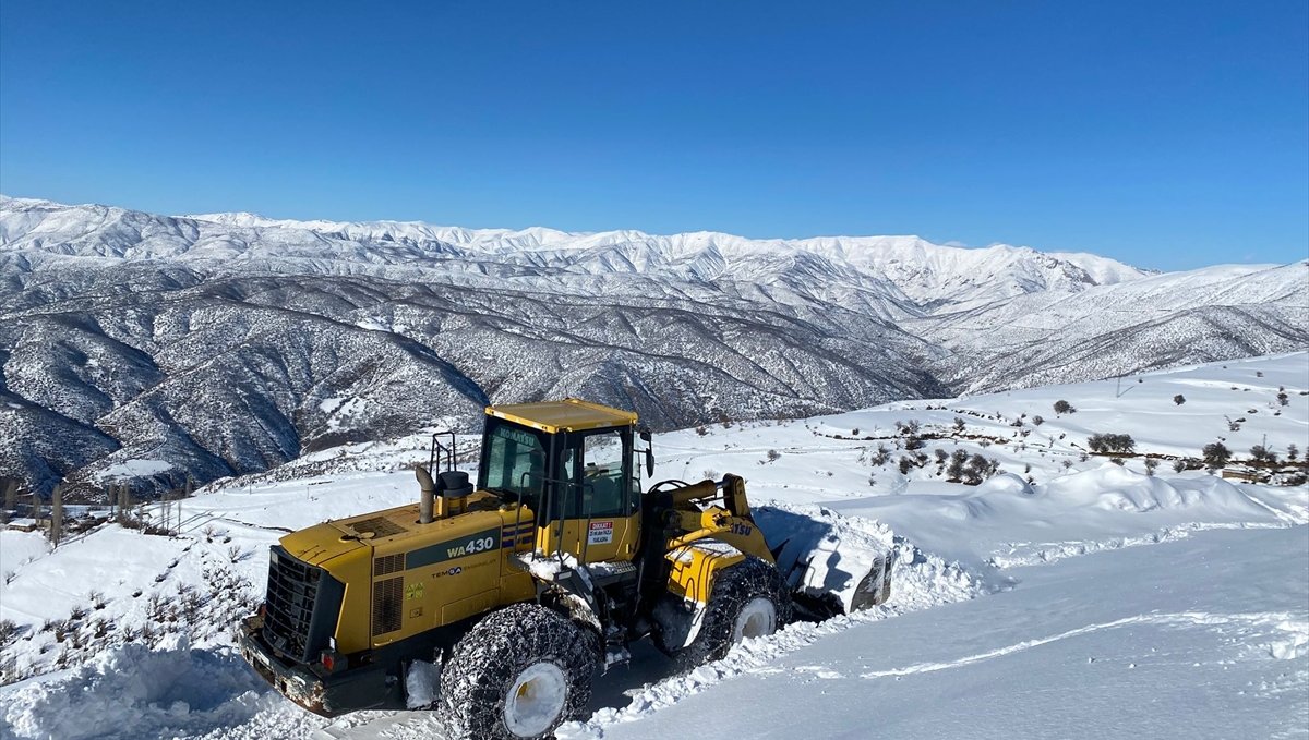 Van, Bitlis, Muş ve Hakkari'de 92 yerleşim yerine ulaşım sağlanamıyor