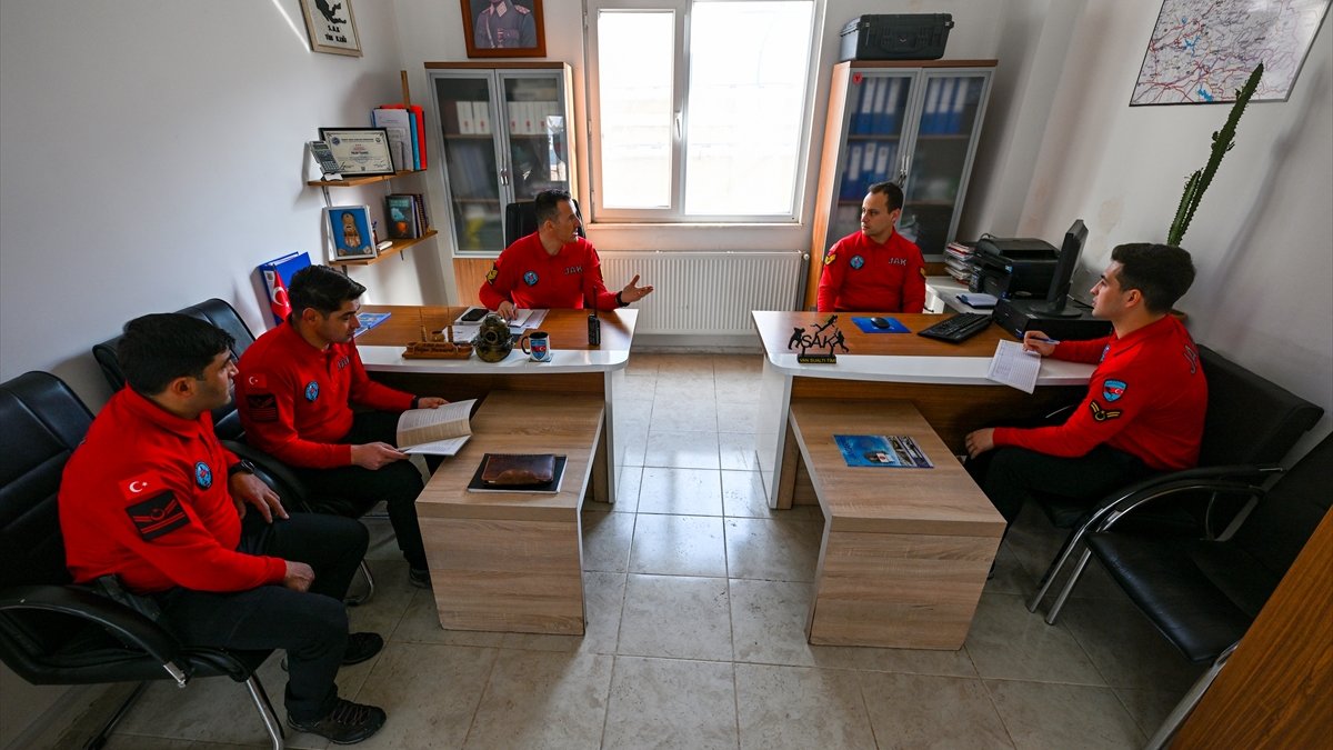 Van'da SAK timi, zorlu kış koşullarında göreve hazırlanıyor