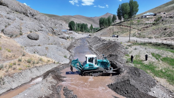 riski, yataklarına ve tesislerle dere sel önleniyor Van