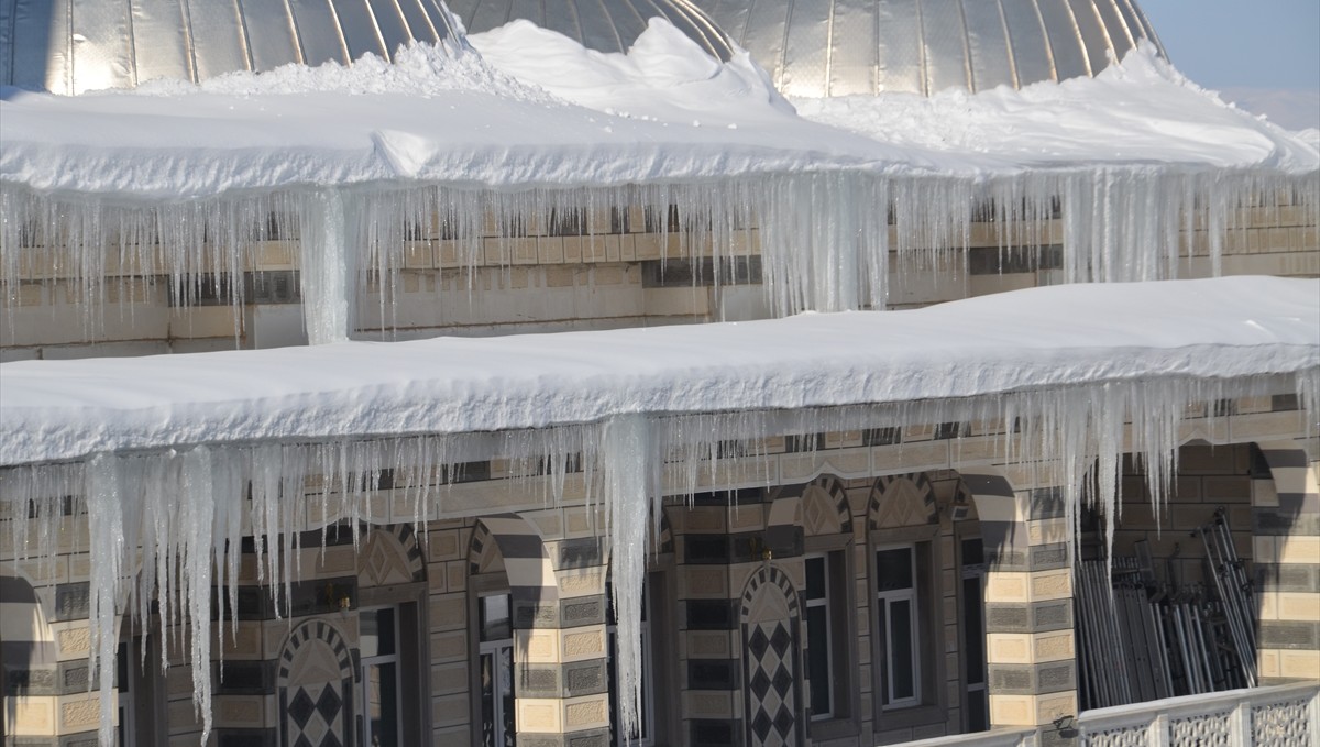 Van, Hakkari, Bitlis ve Muş'ta 343 yerleşim yerine ulaşım sağlanamıyor