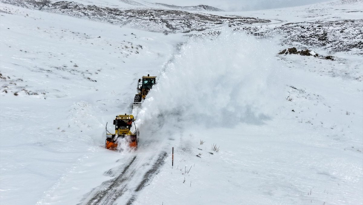 Van, Bitlis, Muş ve Hakkari'de 530 yerleşim yerine ulaşım sağlanamıyor