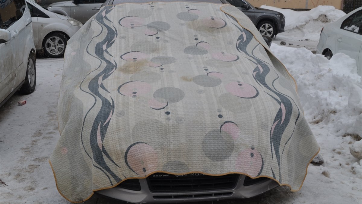 Van ve Bitlis'te 6 yerleşim birimine kardan ulaşım sağlanamıyor