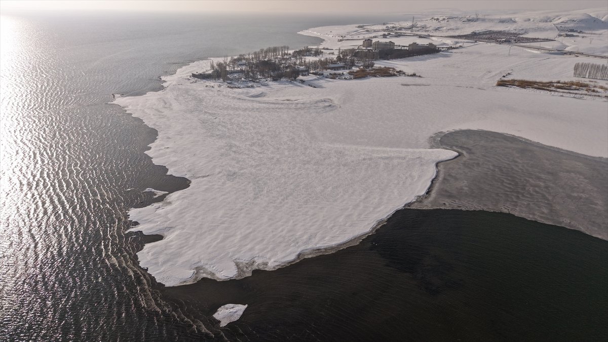 Van ve çevre illerde kar nedeniyle 320 yerleşim yerine ulaşılamıyor