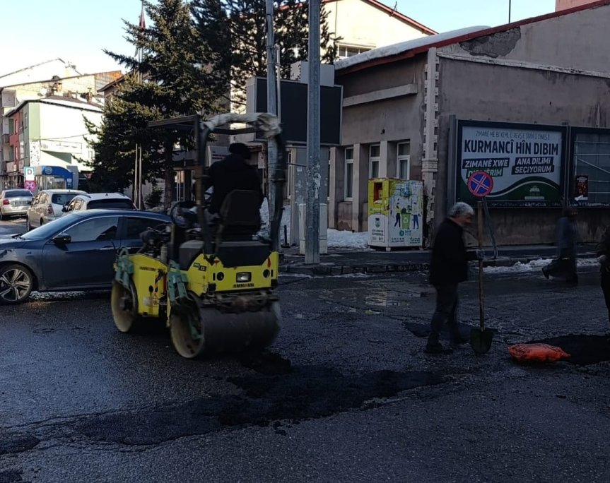 Ağrı Belediyesi asfalt yama çalışmalarını sürdürüyor 4