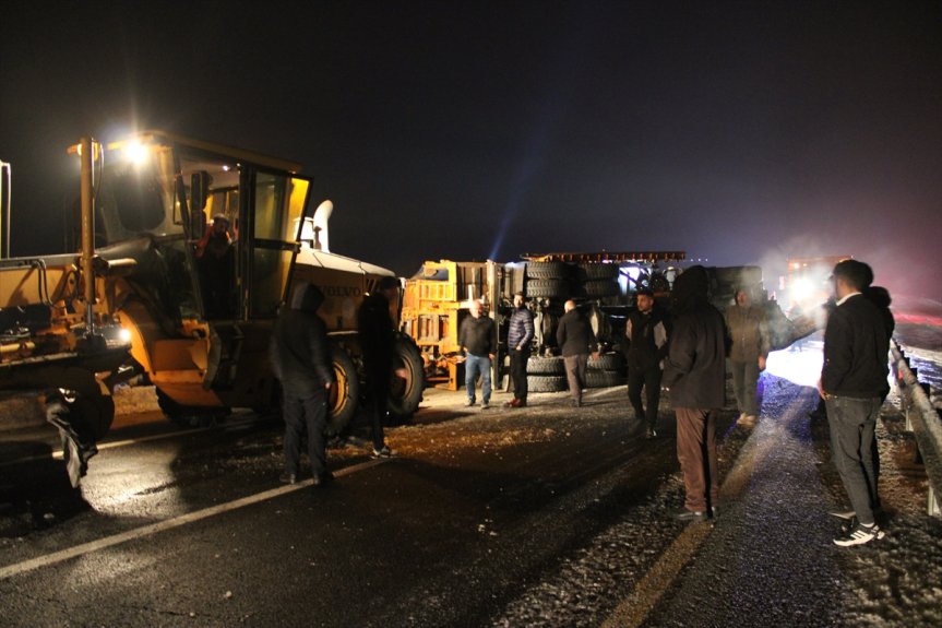 işçi yaralandı ve tuzlama devrilen Ağrı