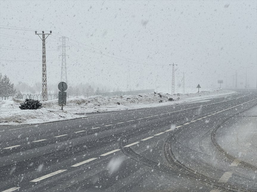Ağrı'da kar etkili oldu