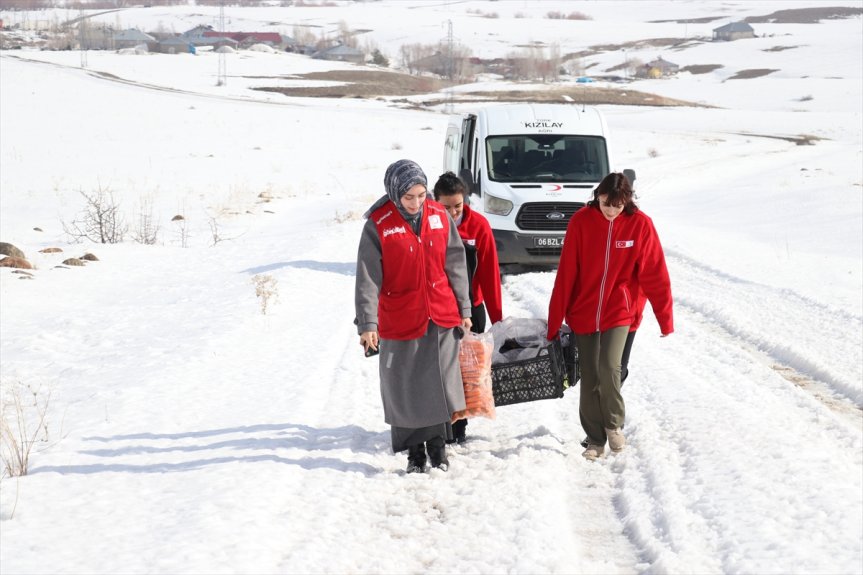 hayvanları arazilere yaban yem bırakıldı kaplı için karla Ağrı