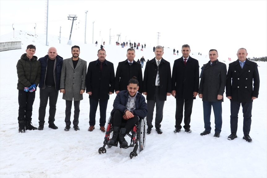 merkezinde İbrahim Çeçen engelli Ağrı kayak yüzücülere moral Üniversitesinden etkinliği 8