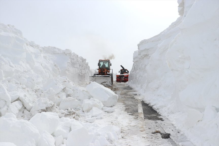 yolu, metreyi kalınlığının kara 5 bulduğu Ağrı-Kağızman kar ulaşıma açıldı bölgede 12