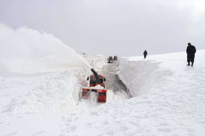 5 ulaşıma Ağrı-Kağızman bulduğu kara yolu, kar kalınlığının açıldı metreyi bölgede 13