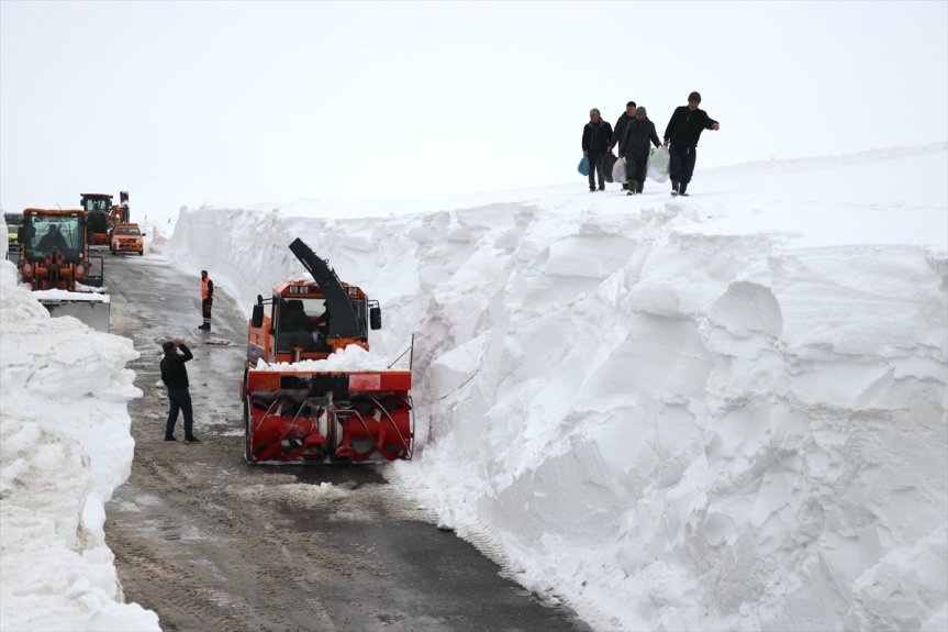 kalınlığının kara metreyi ulaşıma açıldı 5 yolu, bulduğu Ağrı-Kağızman bölgede kar 14