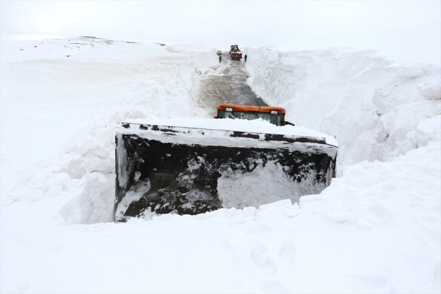 kar 5 bölgede ulaşıma kalınlığının kara metreyi Ağrı-Kağızman yolu, açıldı bulduğu 6