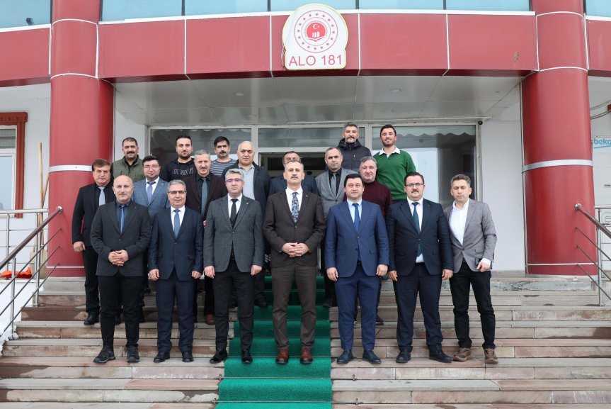 Ağrı Valisi, KOSGEB ve Çevre, Şehircilik ve İklim Değişikliği İl Müdürlüklerini ziyaret etti 1