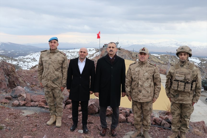 Valisi Bozkurt, Önder Ağrı iftar bölgesinde üs eteklerindeki komandolarla Dağı yaptı: Ağrı 2