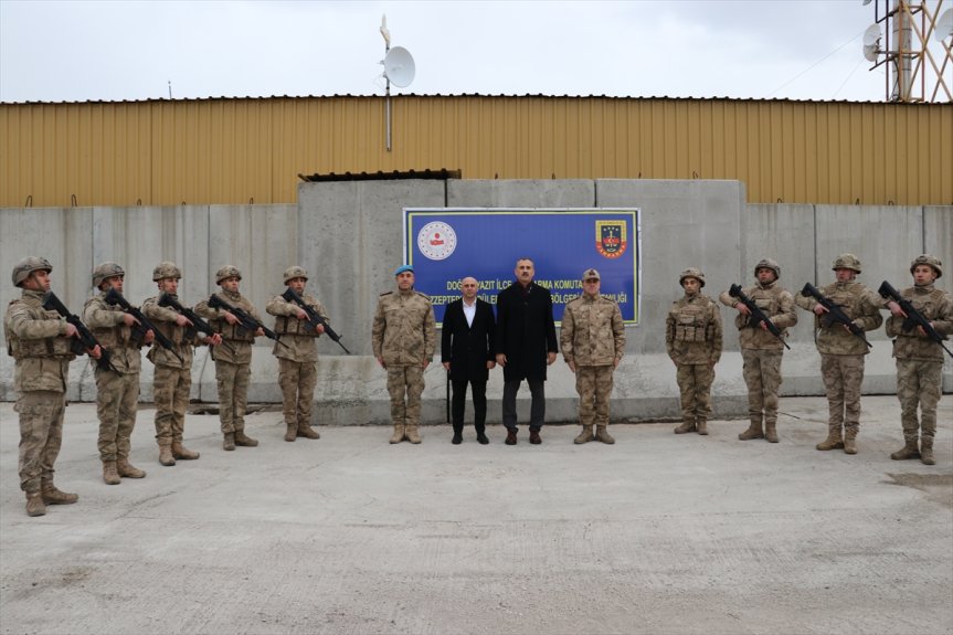 Önder üs yaptı: Ağrı komandolarla Valisi Ağrı Dağı bölgesinde eteklerindeki Bozkurt, iftar 4