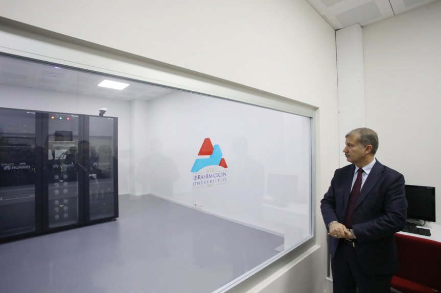 AİÇÜ Rektörü Prof. Dr. İlhami Gülçin sistem odasını yerinde inceledi