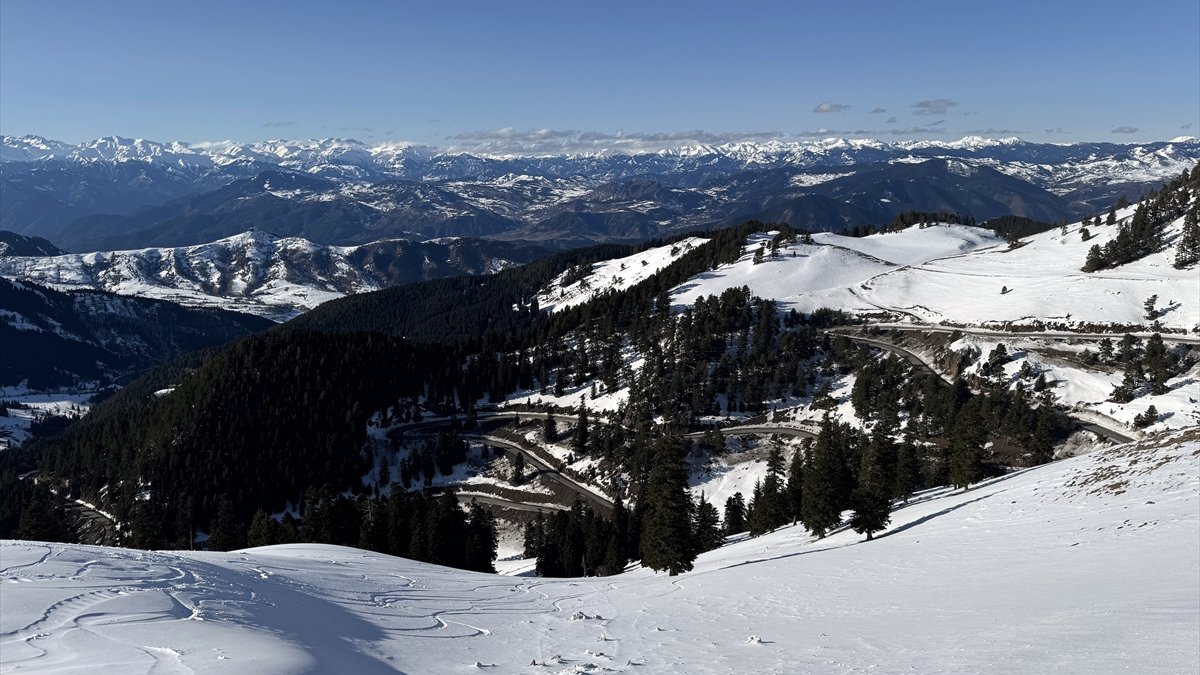 Erzurum, Ardahan ve Tunceli'nin yüksek kesimleri karla kaplandı