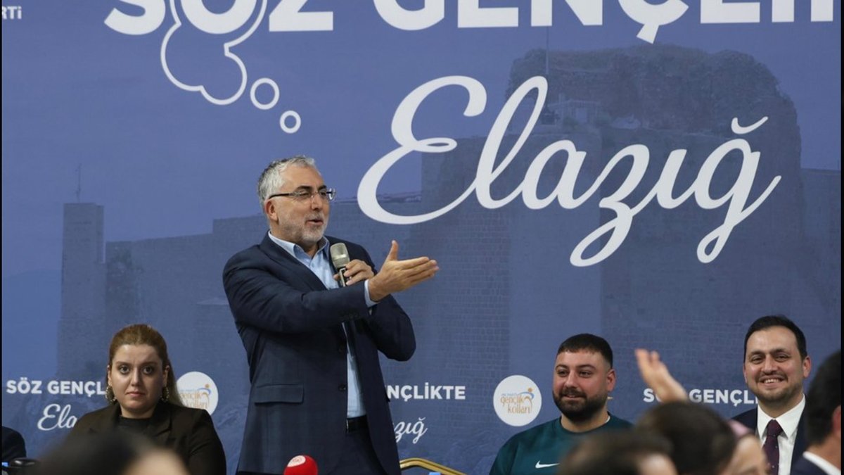 Bakan Işıkhan, Elazığ'da gençlerle sahurda bir araya geldi