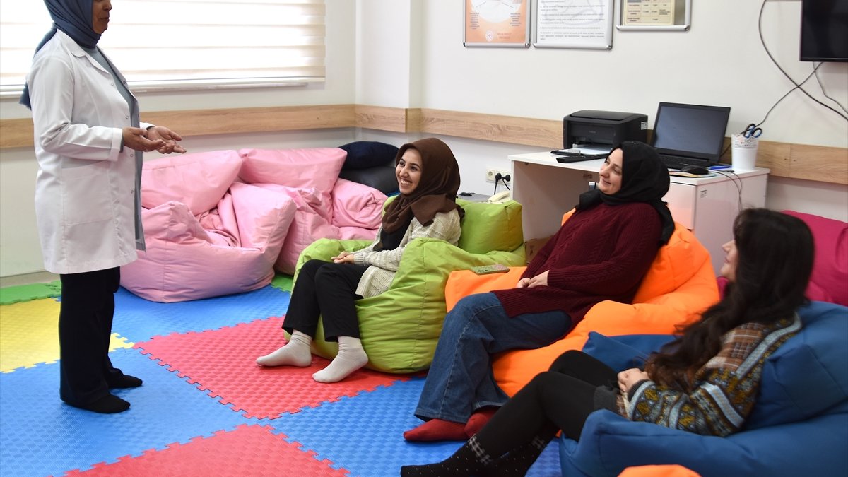 Bitlis'te anne adayları gebe okulunda doğuma hazırlanıyor