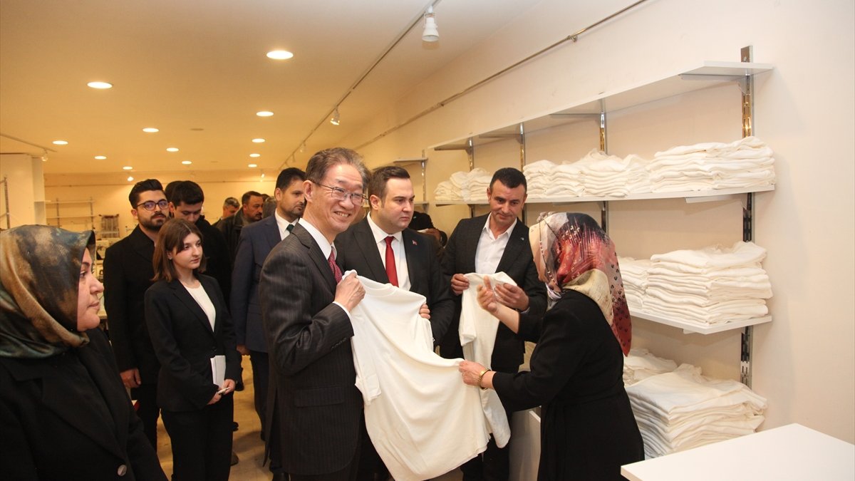 Bitlis'te kadınlara yönelik mesleki eğitim merkezi açıldı