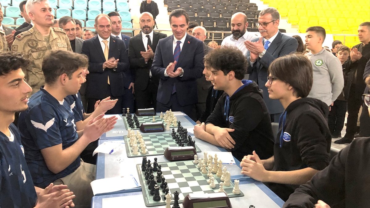 Bitlis'te Okul Sporları Satranç Turnuvası başladı