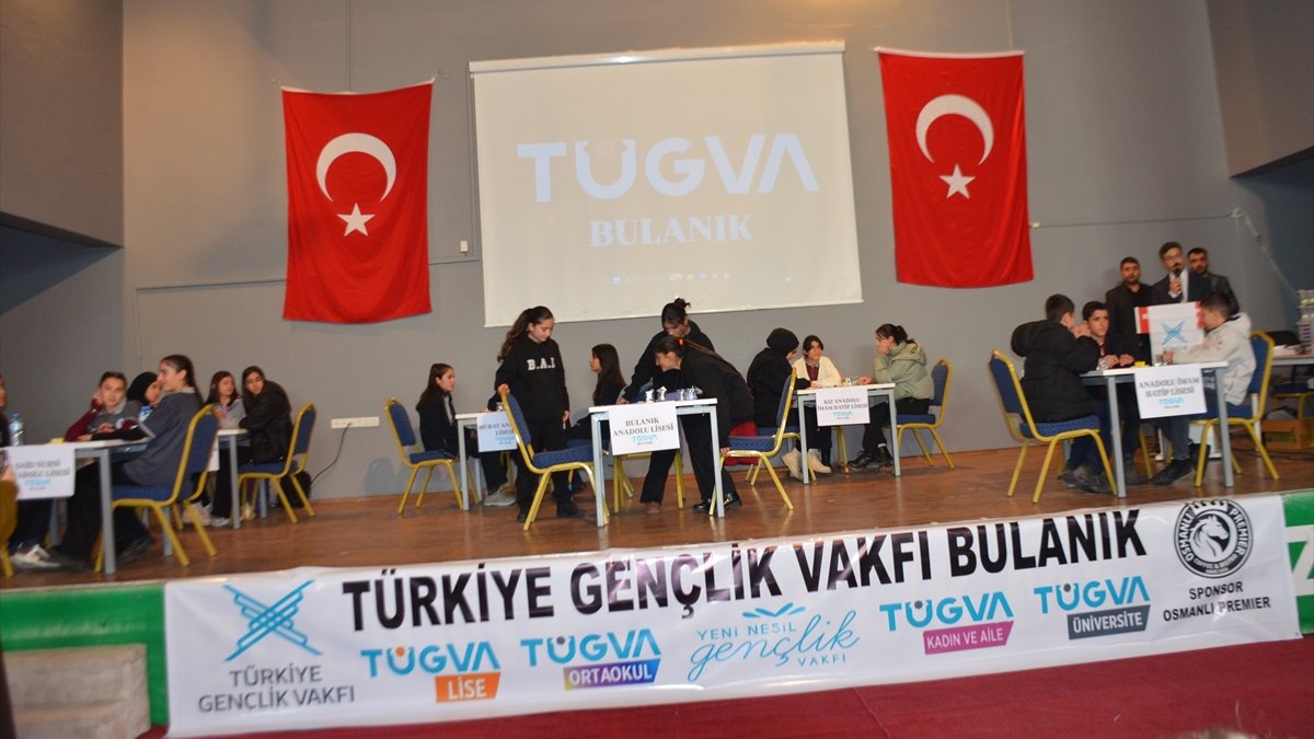 Bulanık'ta liseler arası bilgi yarışması düzenlendi