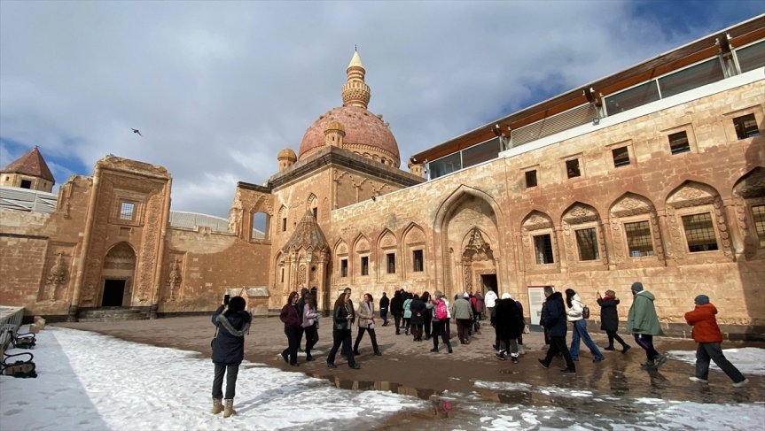 da Paşa kaplanan kışın ağırlıyor ziyaretçileri Çevresi İshak karla Sarayı 2