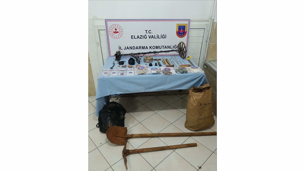 Elazığ'da kaçak kazı yapan 3 şüpheli suçüstü yakalandı