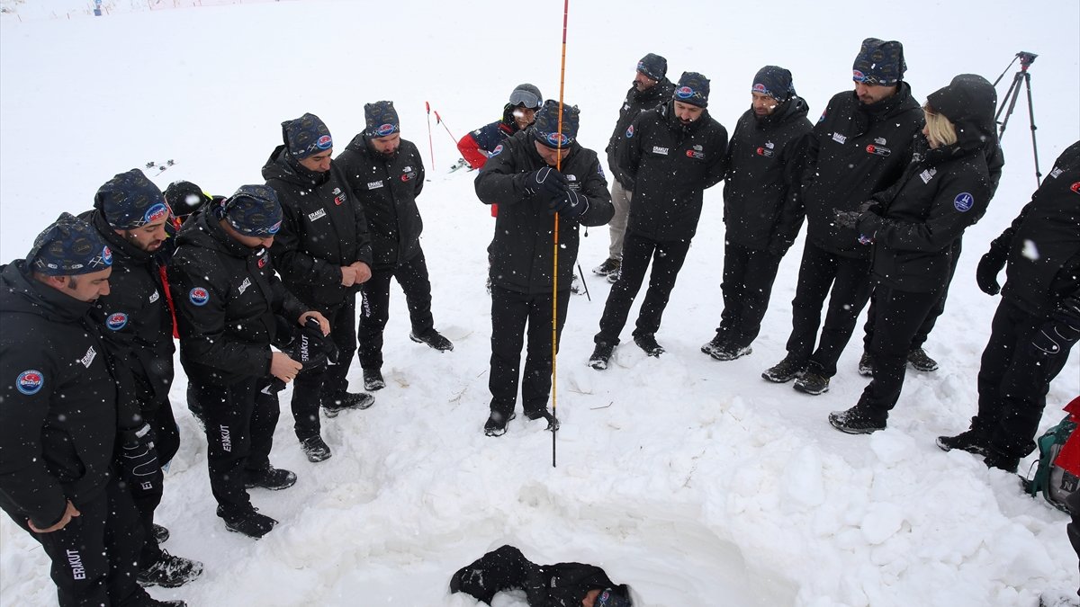 Erzurum'un gönüllü arama kurtarma ekibi çığ olaylarına müdahale için gücünü artırıyor