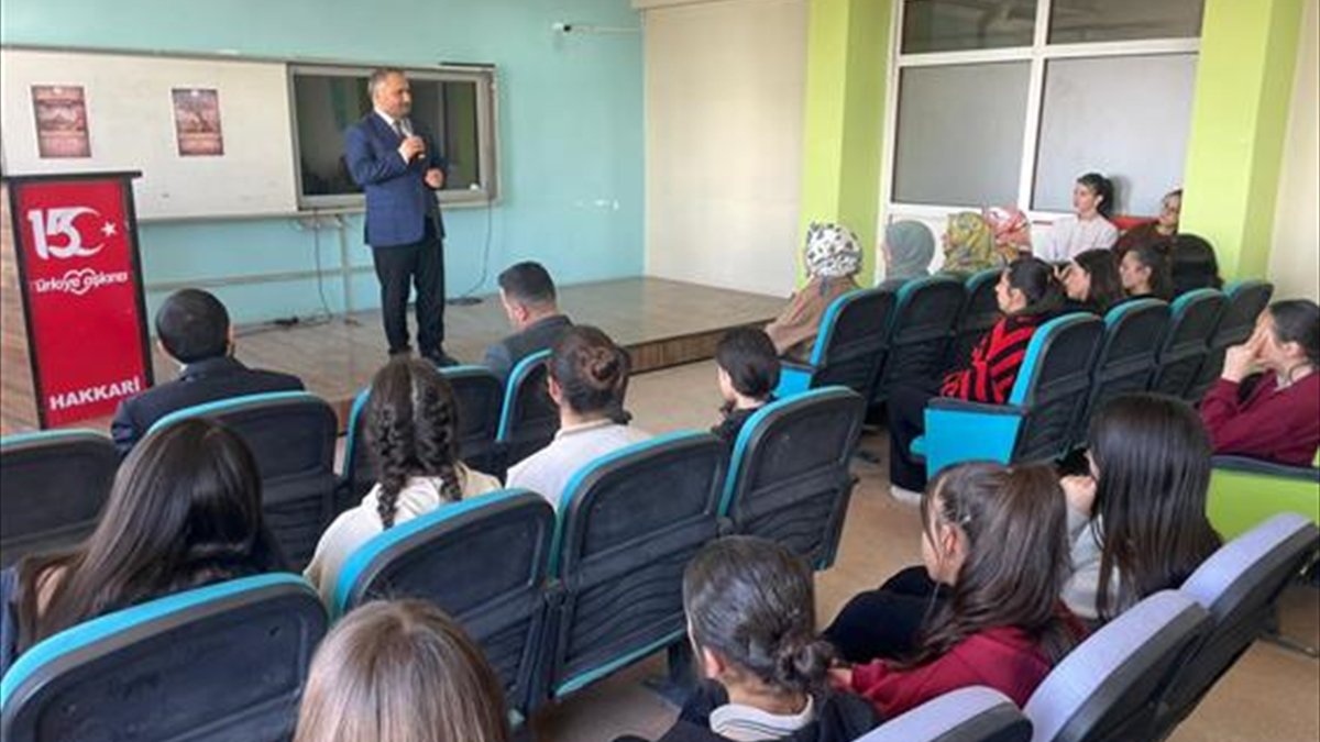 Hakkari Müftüsü Okuş, öğrencilerle buluştu