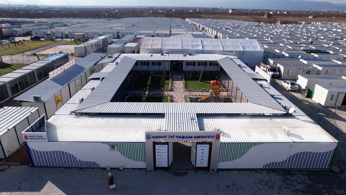 Hayat Holding Hayat İyi Yaşam Merkeziyle depremzedelere desteğini sürdürüyor