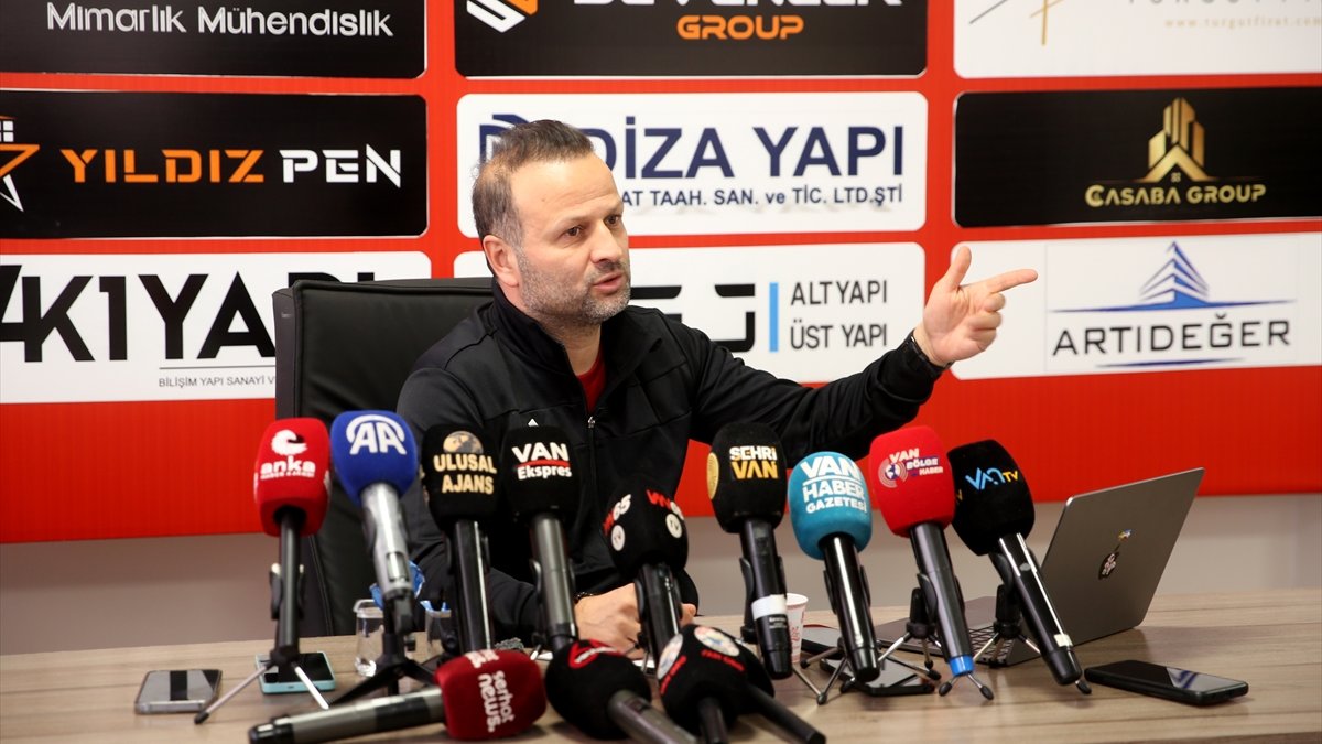 İmaj Altyapı Vanspor Teknik Direktörü Osman Zeki Korkmaz, takımının gelişimini değerlendirdi: