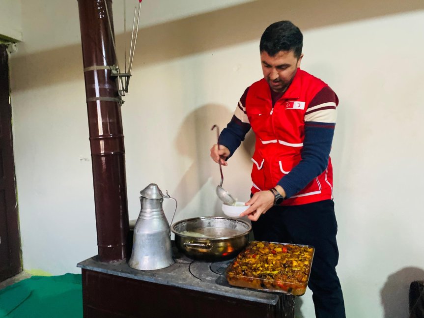 Kızılay Doğubayazıt Yalnız Yaşayan Büyükler İftar Sofrası 1