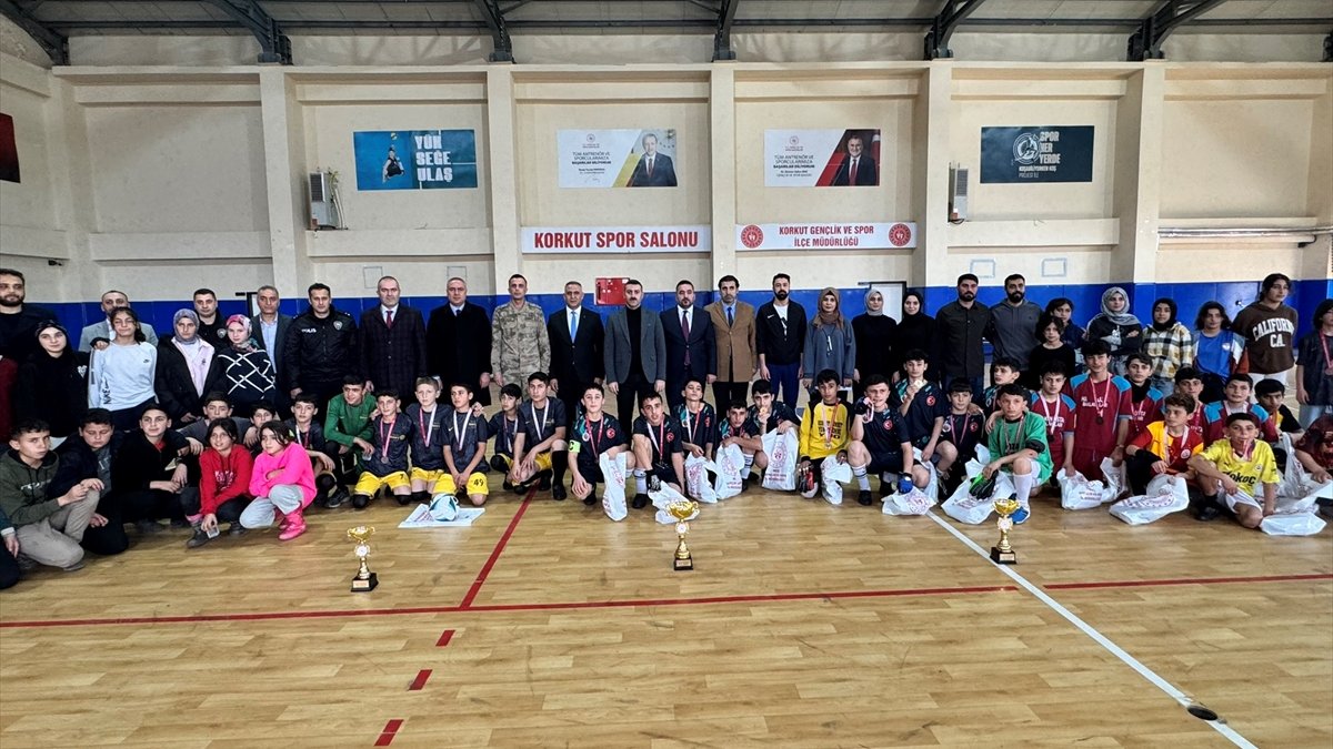 Korkut'ta düzenlenen okullar arası futsal turnuvası sona erdi