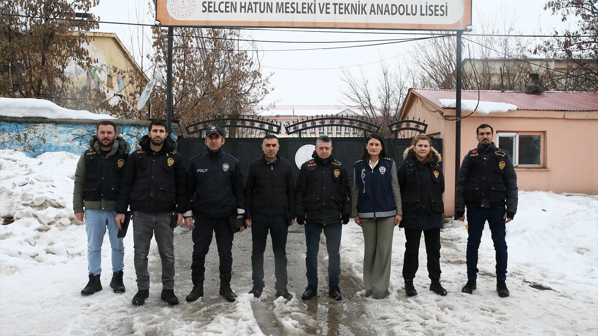 KÜÇÜK YAŞ, BÜYÜK SUÇ - Muş'ta okul çevrelerinde alınan önlemlerle çocuklar suç ve suçlulardan korunuyor