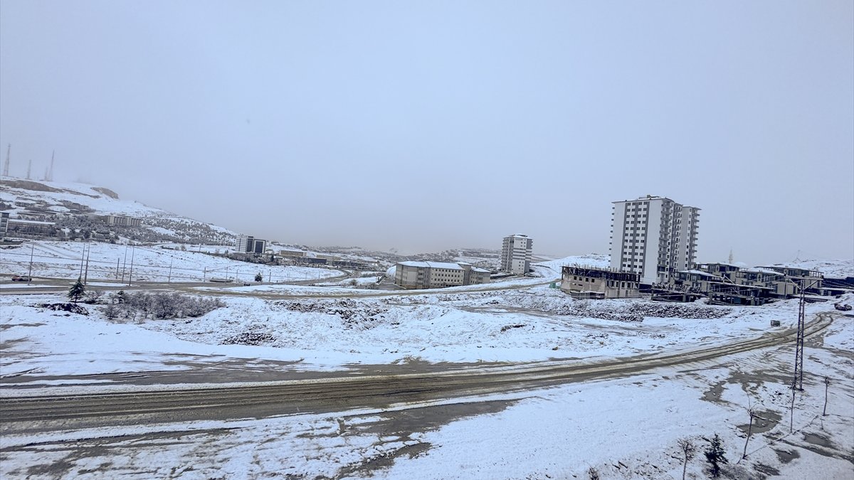 Malatya'da kar yağışı etkili oluyor