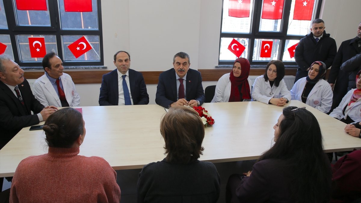 Milli Eğitim Bakanı Tekin, Erzurum'da öğretmenlerle buluşmasında konuştu: