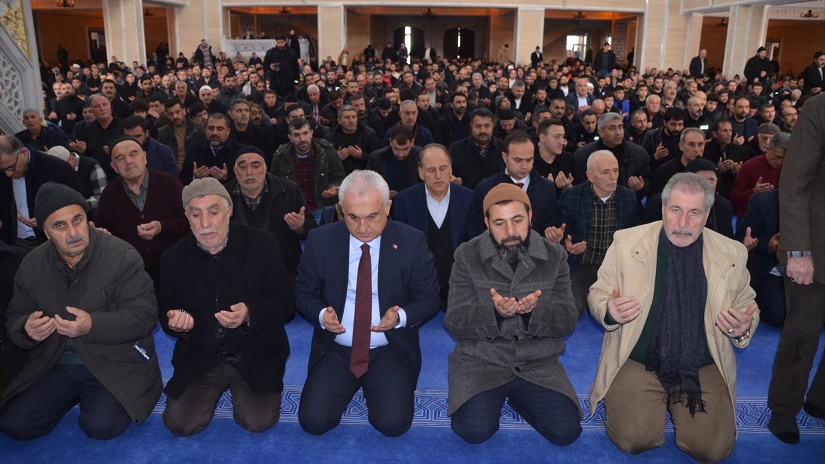 Muş'ta Kahramanmaraş merkezli depremlerde yaşamını yitirenler için mevlit okutuldu